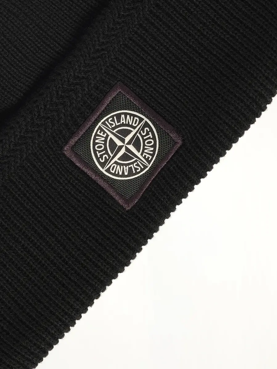Stone Island N100102 Beanie | Thumbnail 4 Stone Island N100102 Beanie | Thumbnail 4