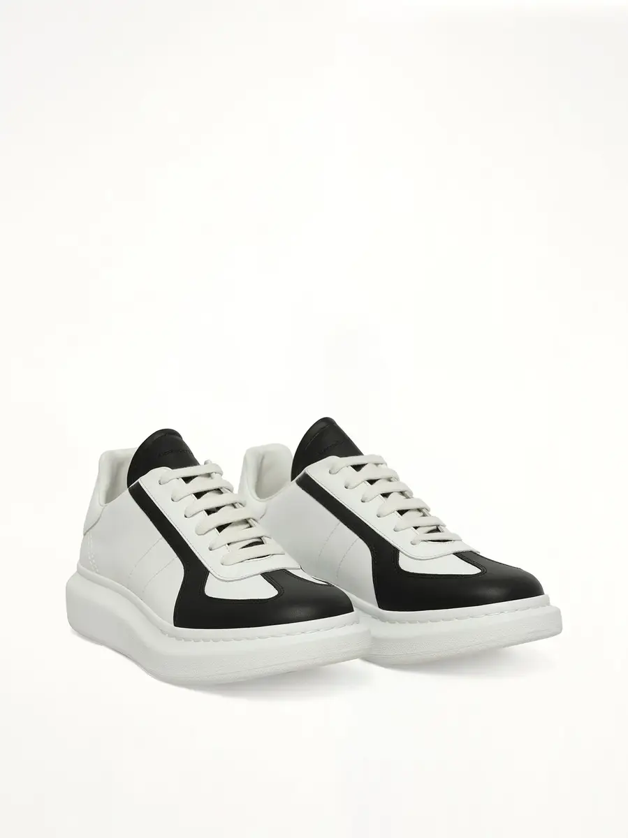 Alexander McQueen Larry Oversized Sneaker in White/black | Thumbnail 3 Alexander McQueen Larry Oversized Sneaker in White/black | Thumbnail 3