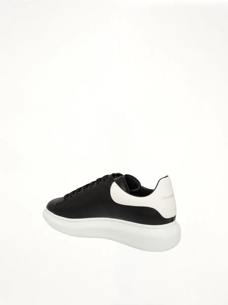 Alexander McQueen Larry Oversized Sneaker in Black/white | Thumbnail 2 Alexander McQueen Larry Oversized Sneaker in Black/white | Thumbnail 2