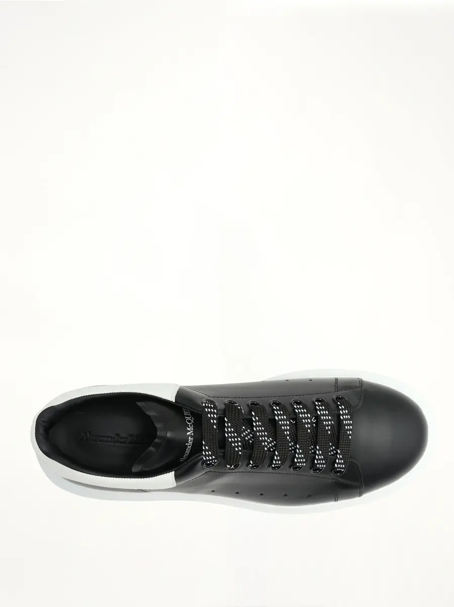 Alexander McQueen Larry Oversized Sneaker in Black/white | Thumbnail 4 Alexander McQueen Larry Oversized Sneaker in Black/white | Thumbnail 4