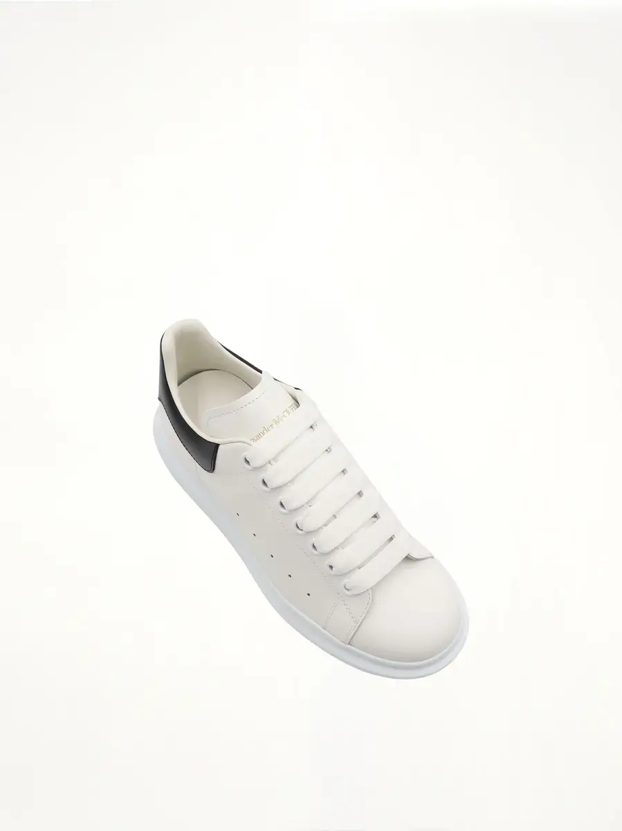 Alexander McQueen Larry Oversized Sneaker in White/black | Thumbnail 4 Alexander McQueen Larry Oversized Sneaker in White/black | Thumbnail 4