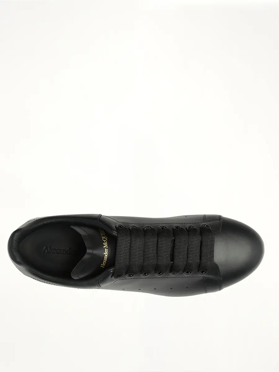 Alexander McQueen Larry Oversized Sneakers in Black/white | Thumbnail 2 Alexander McQueen Larry Oversized Sneakers in Black/white | Thumbnail 2
