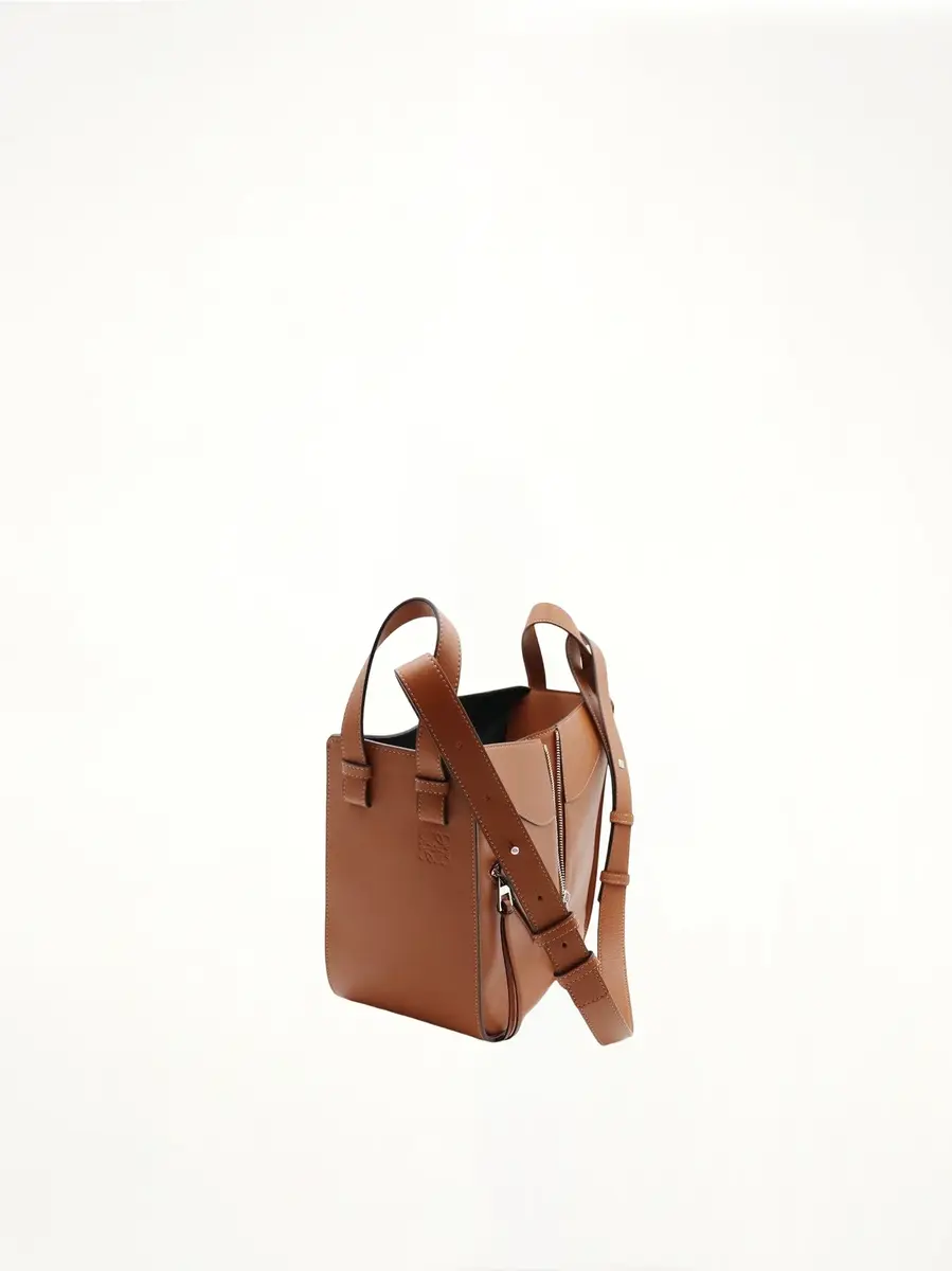 Loewe Small Hammock Bag in Classic Calfskin Tan | Thumbnail 4 Loewe Small Hammock Bag in Classic Calfskin Tan | Thumbnail 4