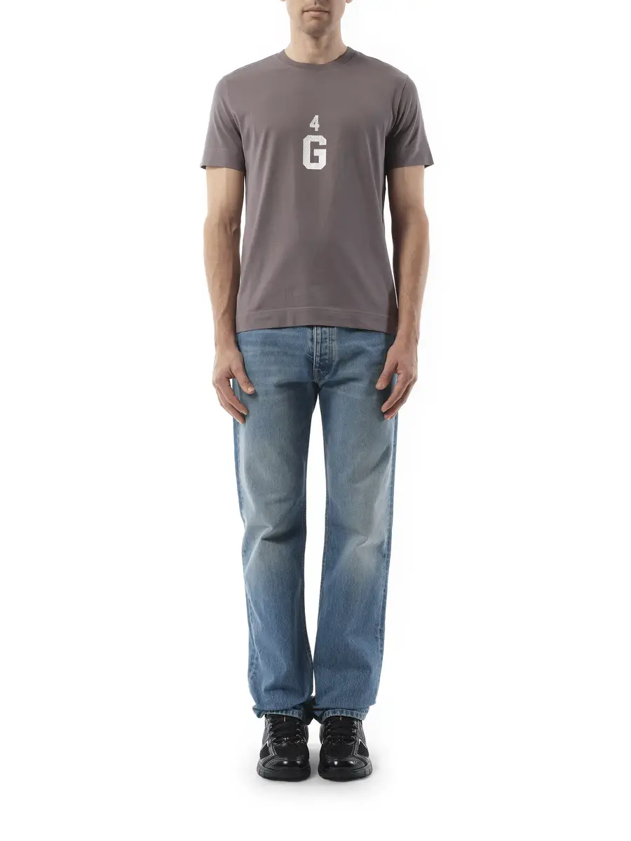 Givenchy Four G Dyed Logo T-shirt in Quartz Grey | Thumbnail 4