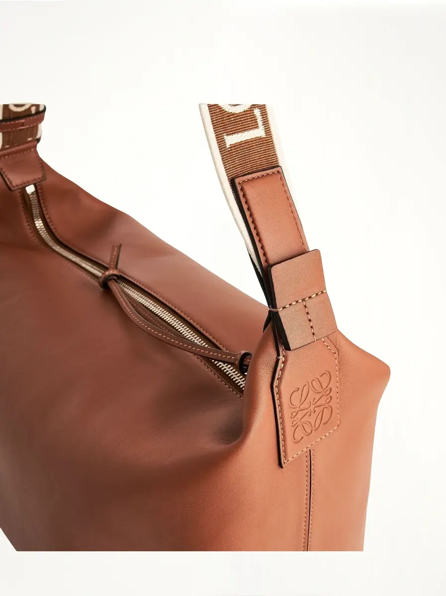 Loewe Cubi Crossbody Bag | Thumbnail 6