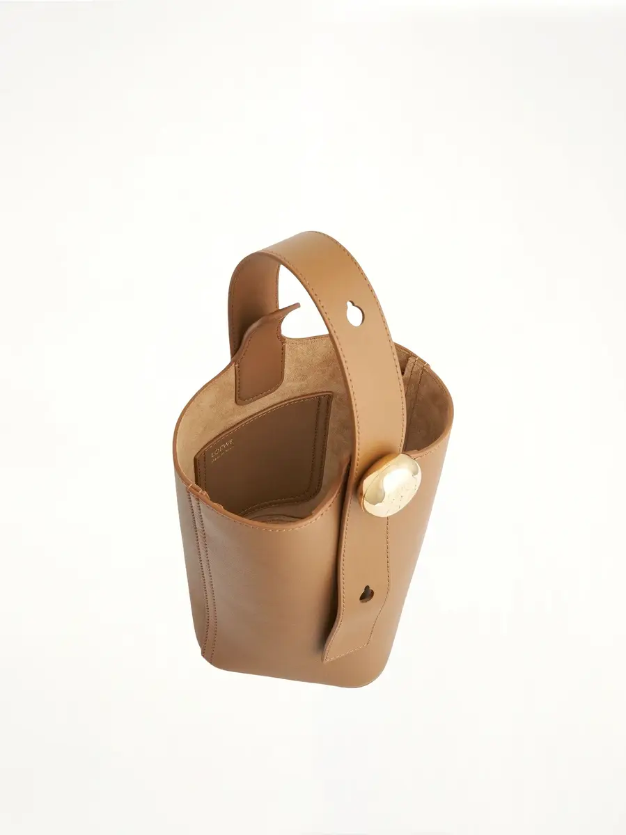 Loewe Mini Pebble Bucket Bag in Oak | Thumbnail 4 Loewe Mini Pebble Bucket Bag in Oak | Thumbnail 4