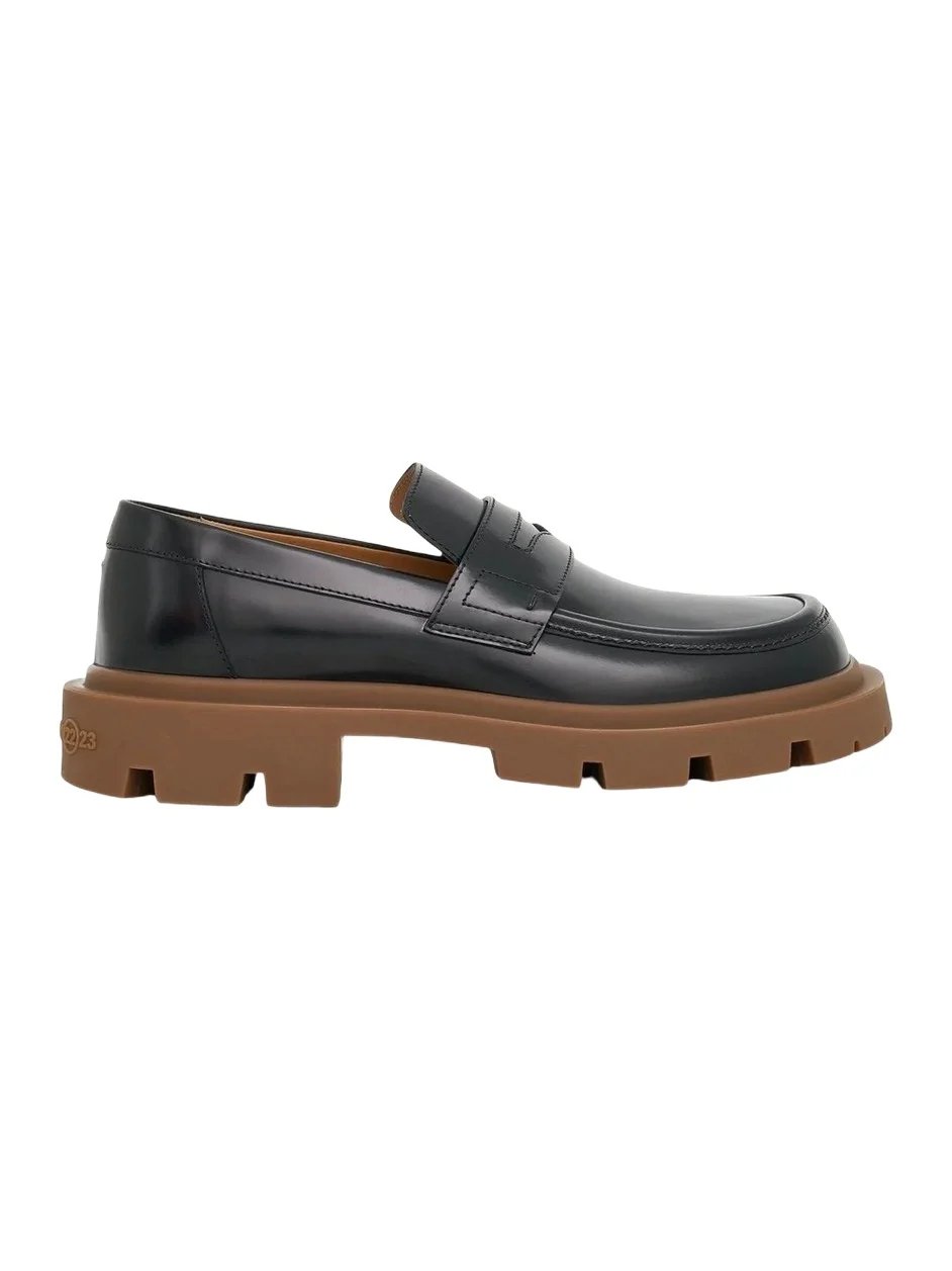 Maison Margiela Ivy Loafer in Black/honey