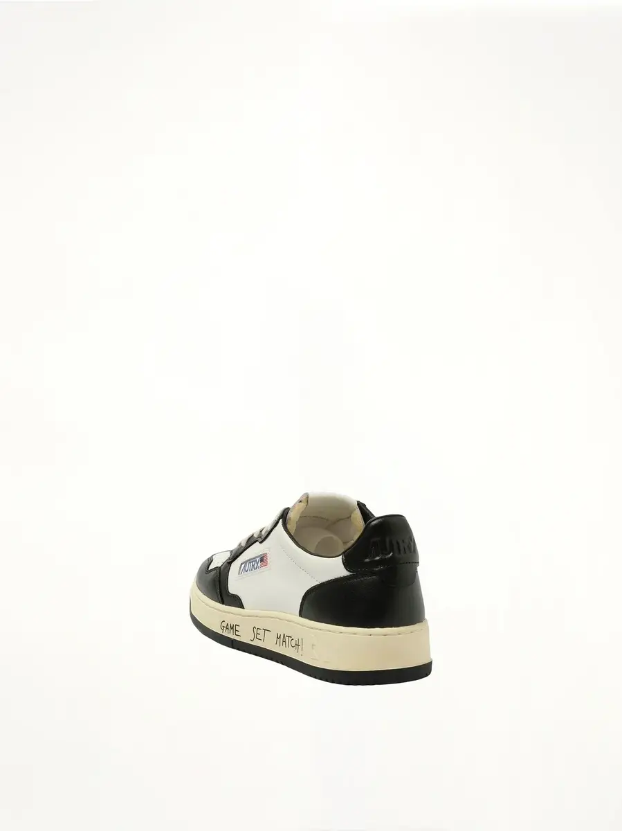 Autry Medalist Low Game Set Bicolour Sneakers in White/black | Thumbnail 2