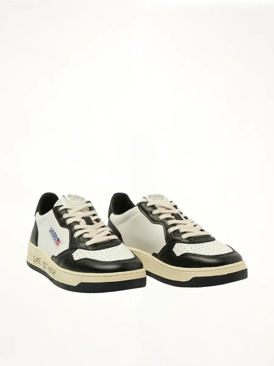 Autry Medalist Low Game Set Bicolour Sneakers in White/black | Thumbnail 3