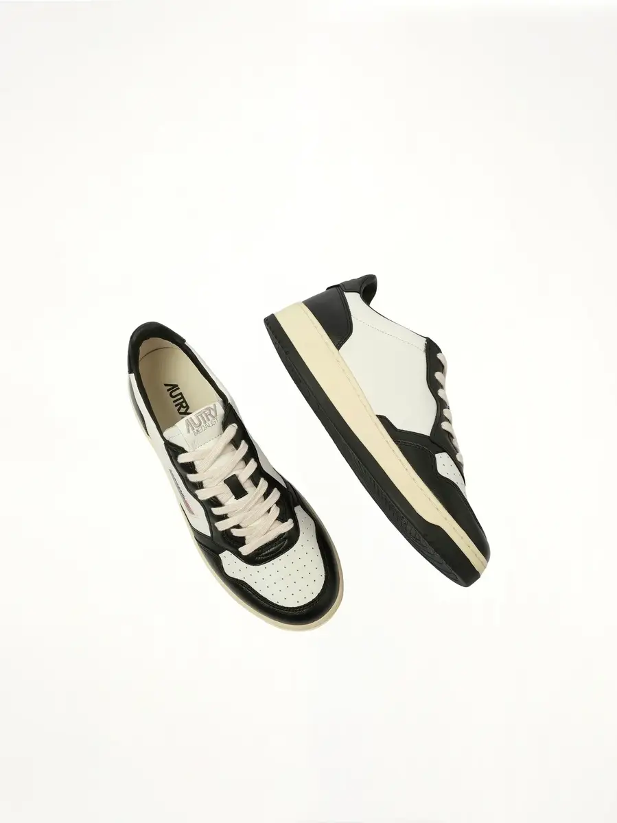Autry Medalist Low Game Set Bicolour Sneakers in White/black | Thumbnail 4