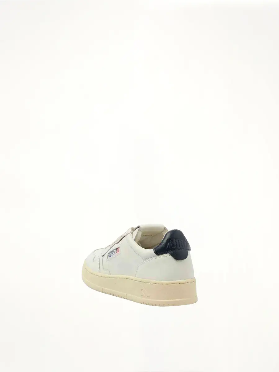 Autry Medalist Low Sneakers in White/space | Thumbnail 2