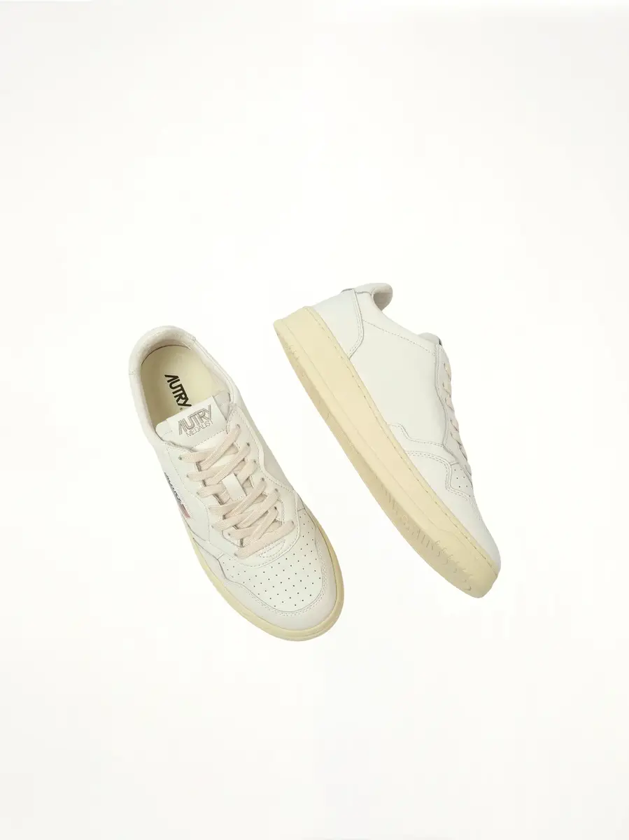 Autry Medalist Low Sneakers in White/white | Thumbnail 4 Autry Medalist Low Sneakers in White/white | Thumbnail 4