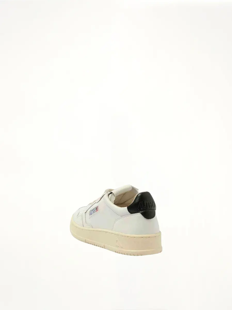 Autry Medalist Low Sneakers in White/black | Thumbnail 2 Autry Medalist Low Sneakers in White/black | Thumbnail 2