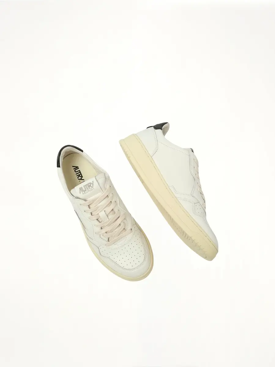 Autry Medalist Low Sneakers in White/black | Thumbnail 4 Autry Medalist Low Sneakers in White/black | Thumbnail 4