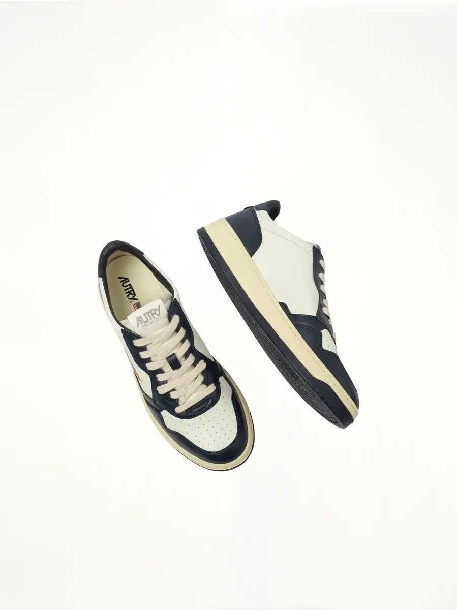 Autry Medalist Low Bicolour Sneakers in White/blue | Thumbnail 4 Autry Medalist Low Bicolour Sneakers in White/blue | Thumbnail 4