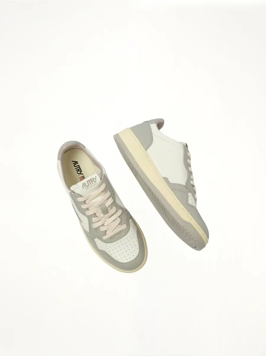 Autry Medalist Low Bicolour Sneakers in White/vapor | Thumbnail 4