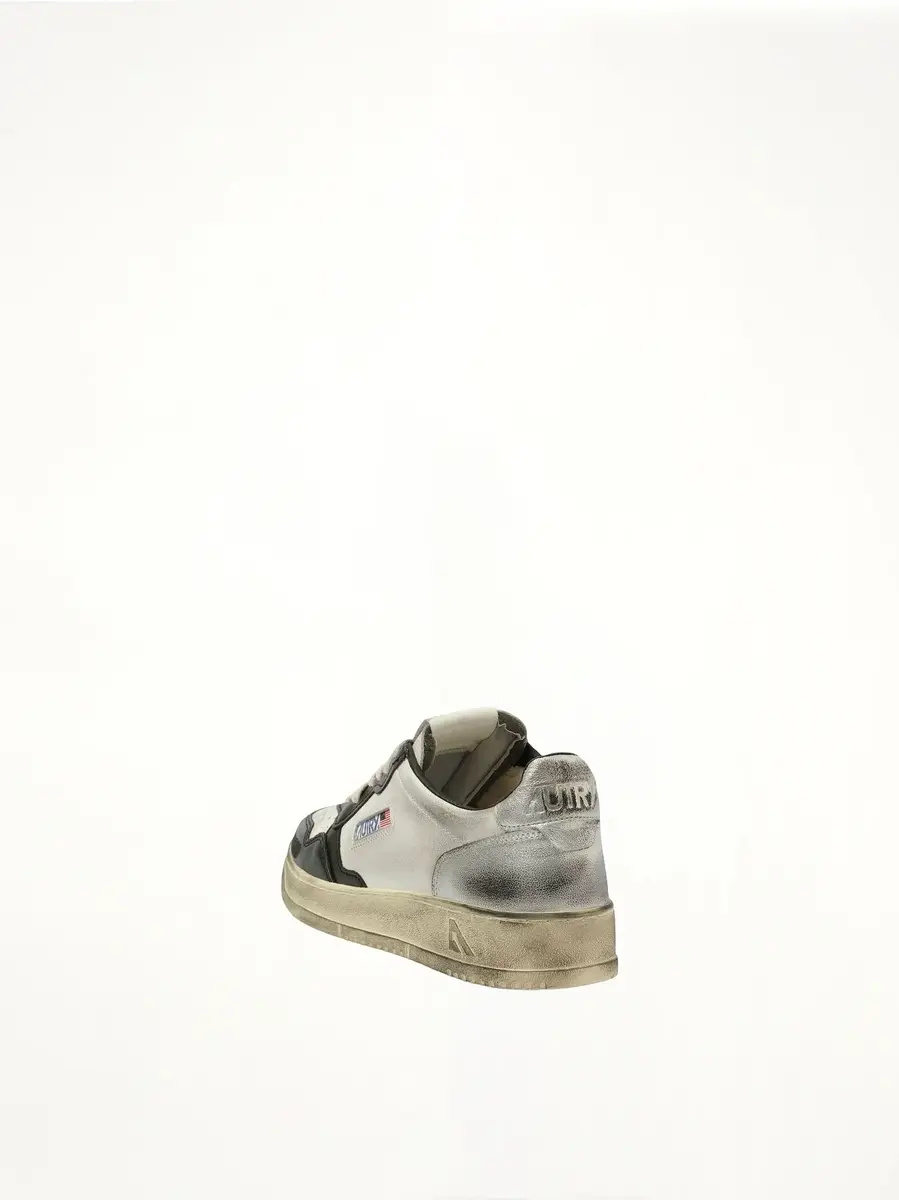 Autry Sup Vint Low Sneakers in White/black/silver | Thumbnail 2