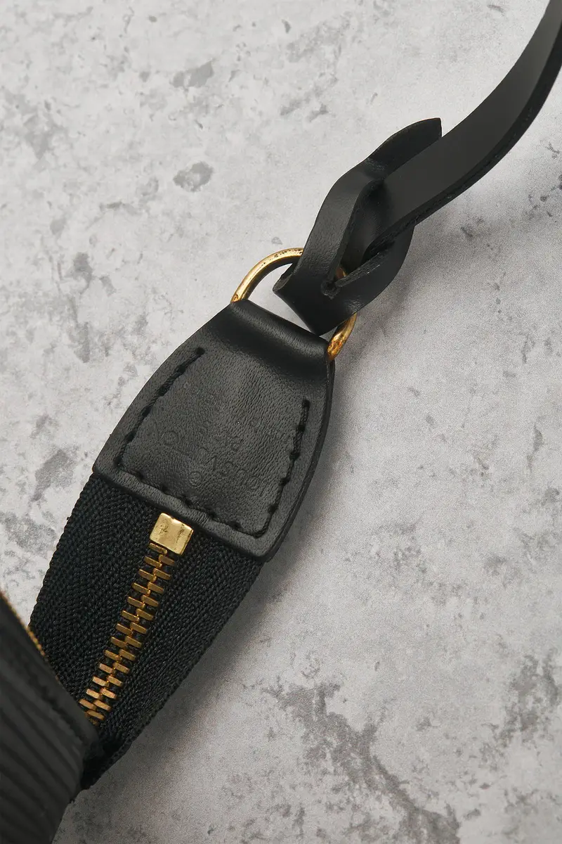 Louis Vuitton Louis Vuitton Epi Pochette Accessoires 24 Shoulder Bag | Thumbnail 7 Louis Vuitton Louis Vuitton Epi Pochette Accessoires 24 Shoulder Bag | Thumbnail 7