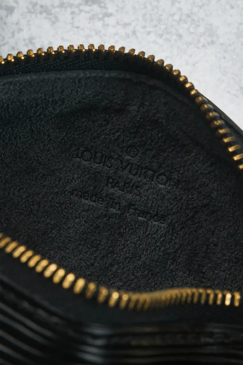Louis Vuitton Louis Vuitton Epi Soufflot Handbag | Thumbnail 6 Louis Vuitton Louis Vuitton Epi Soufflot Handbag | Thumbnail 6