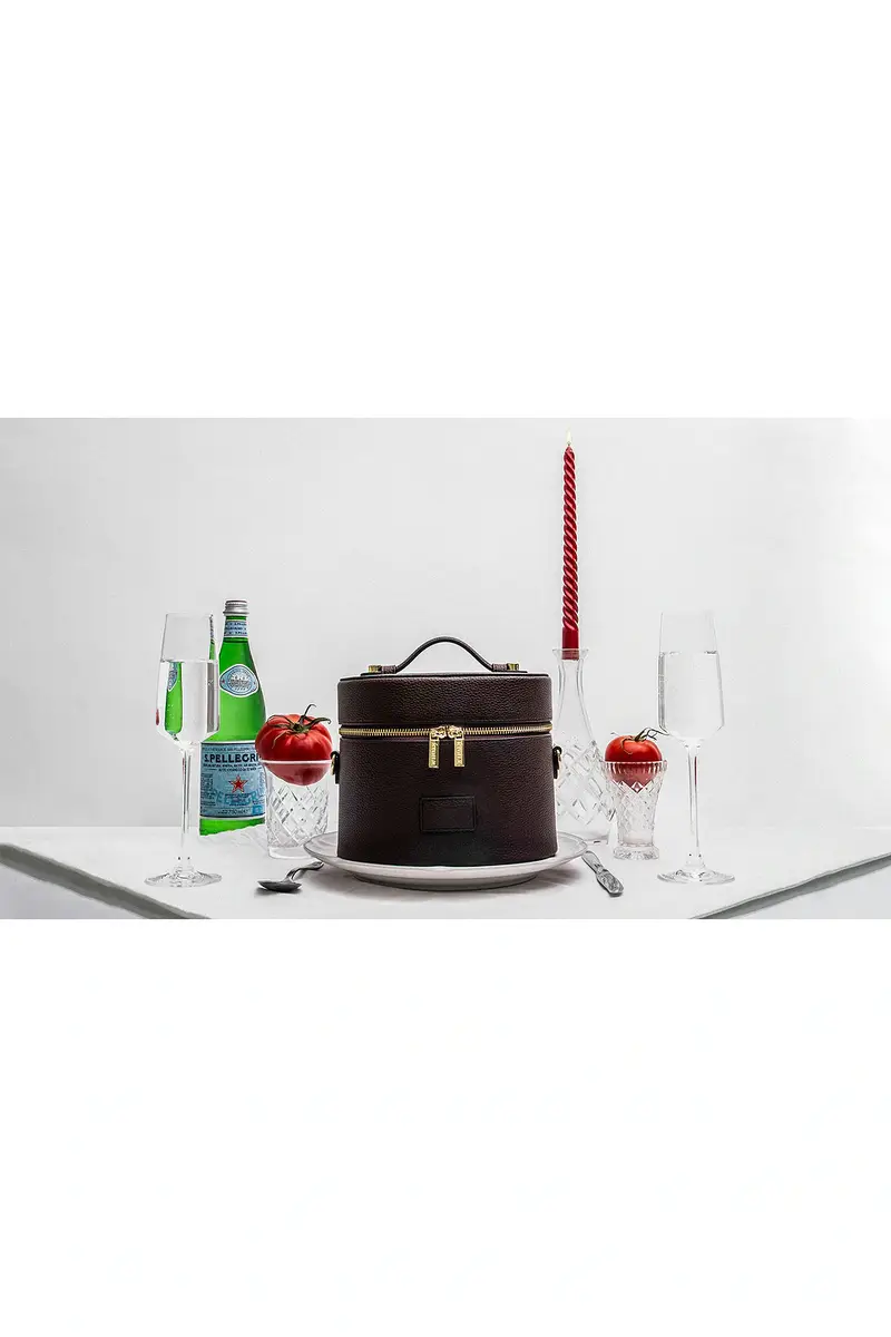 ETOILE COLLECTIVE Oval Toiletry Case | Thumbnail 4 ETOILE COLLECTIVE Oval Toiletry Case | Thumbnail 4