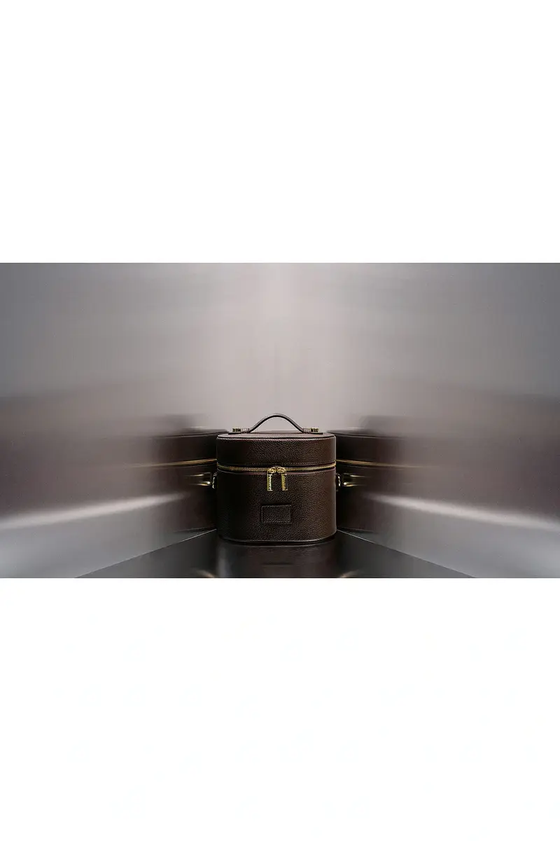 ETOILE COLLECTIVE Oval Toiletry Case | Thumbnail 6 ETOILE COLLECTIVE Oval Toiletry Case | Thumbnail 6