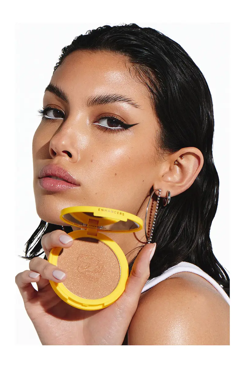 DUNDAS Beauty Bronzer Anonymous - Step 3 | Thumbnail 4 DUNDAS Beauty Bronzer Anonymous - Step 3 | Thumbnail 4