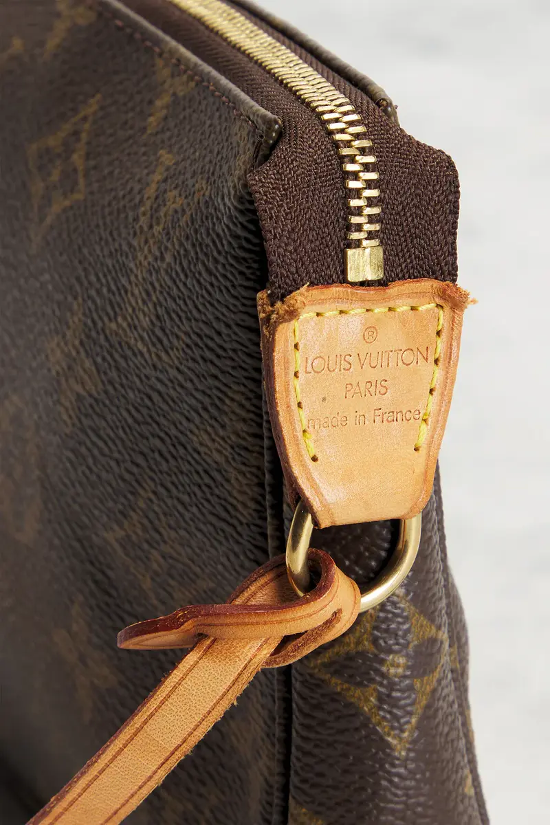 Louis Vuitton Louis Vuitton Monogram Pochette Accessoires Shoulder Bag | Thumbnail 5 Louis Vuitton Louis Vuitton Monogram Pochette Accessoires Shoulder Bag | Thumbnail 5