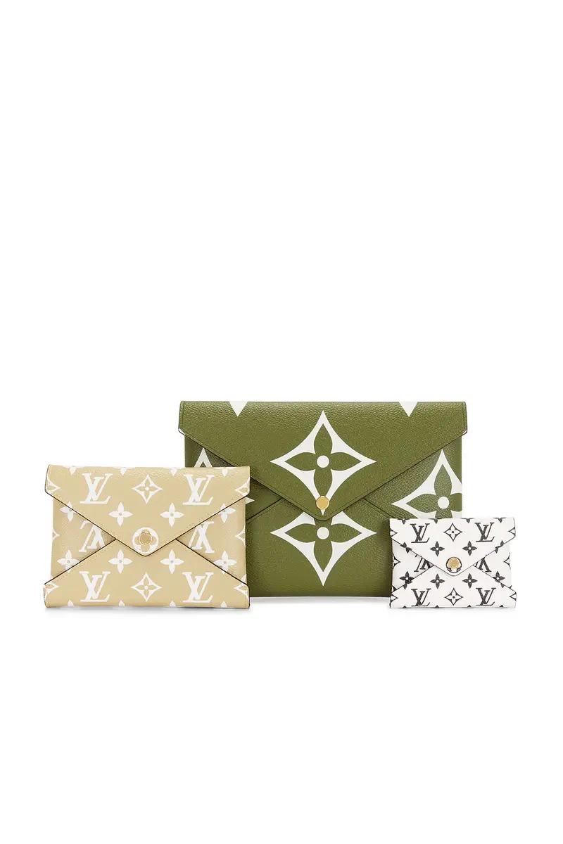 Louis Vuitton Louis Vuitton Monogram Giant Kirigami Pochette Set | Image 1 Louis Vuitton Louis Vuitton Monogram Giant Kirigami Pochette Set | Image 1