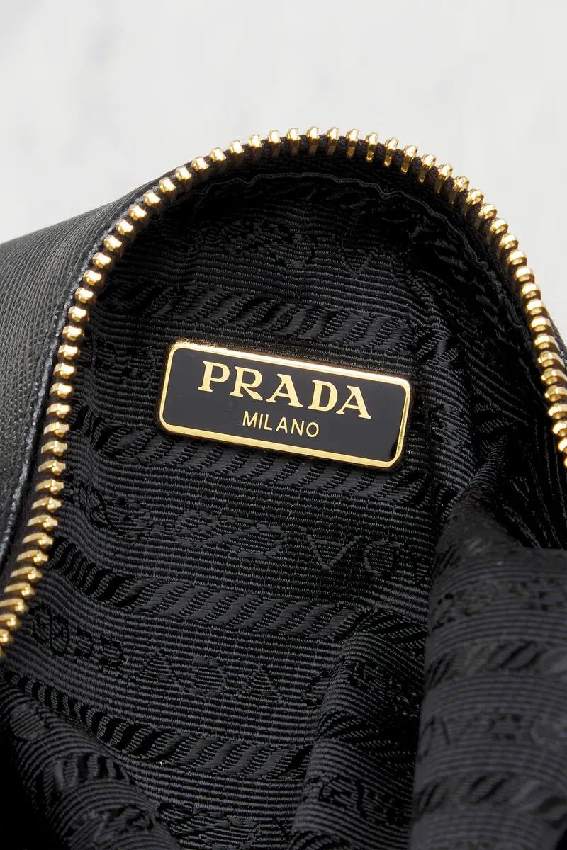 Prada Prada Saffiano Re-Edition 2005 Shoulder Bag | Thumbnail 5 Prada Prada Saffiano Re-Edition 2005 Shoulder Bag | Thumbnail 5