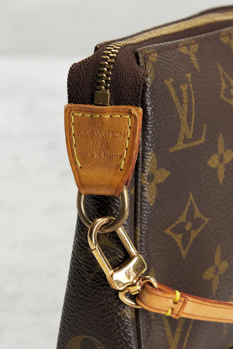 Louis Vuitton Louis Vuitton Monogram Pochette Accessoires Shoulder Bag | Thumbnail 5 Louis Vuitton Louis Vuitton Monogram Pochette Accessoires Shoulder Bag | Thumbnail 5
