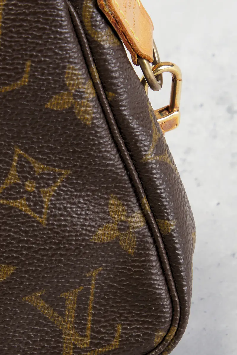 Louis Vuitton Louis Vuitton Monogram Pochette Accessoires Shoulder Bag | Thumbnail 8 Louis Vuitton Louis Vuitton Monogram Pochette Accessoires Shoulder Bag | Thumbnail 8