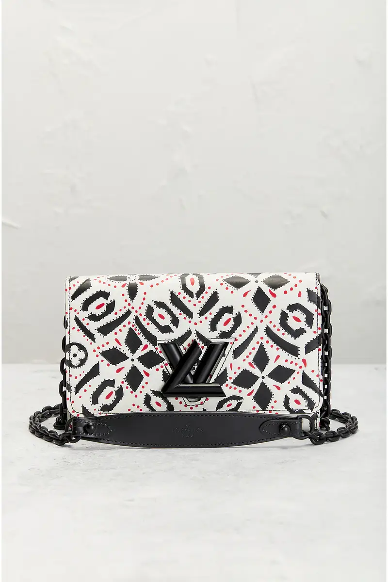 Louis Vuitton Louis Vuitton Portefeuille Twisted Wallet On Chain | Thumbnail 2 Louis Vuitton Louis Vuitton Portefeuille Twisted Wallet On Chain | Thumbnail 2