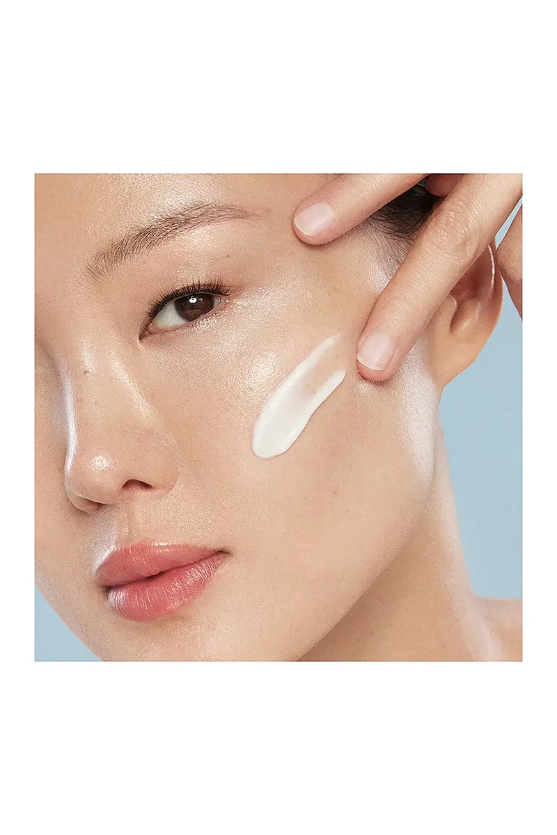 Charlotte Tilbury Charlotte's Magic Water Cream Refill | Thumbnail 8 Charlotte Tilbury Charlotte's Magic Water Cream Refill | Thumbnail 8