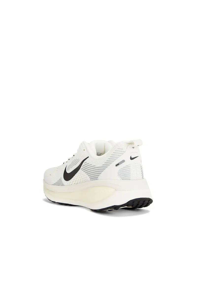 Nike Vomero 18 | Thumbnail 3 Nike Vomero 18 | Thumbnail 3