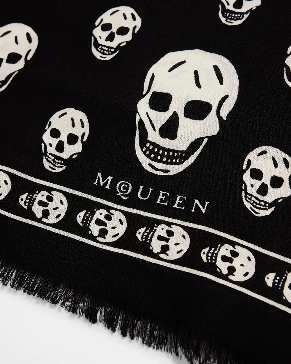 Alexander McQueen Classic Skull Wool Scarf | Thumbnail 4 Alexander McQueen Classic Skull Wool Scarf | Thumbnail 4