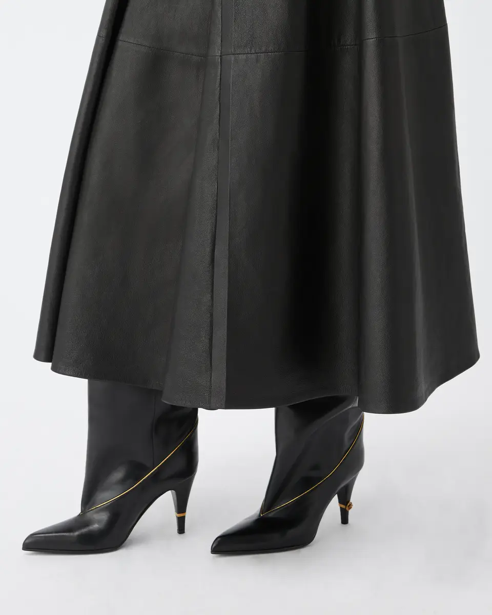 Versace Gianni Nappa Knee-High Boots 90 mm | Thumbnail 2 Versace Gianni Nappa Knee-High Boots 90 mm | Thumbnail 2