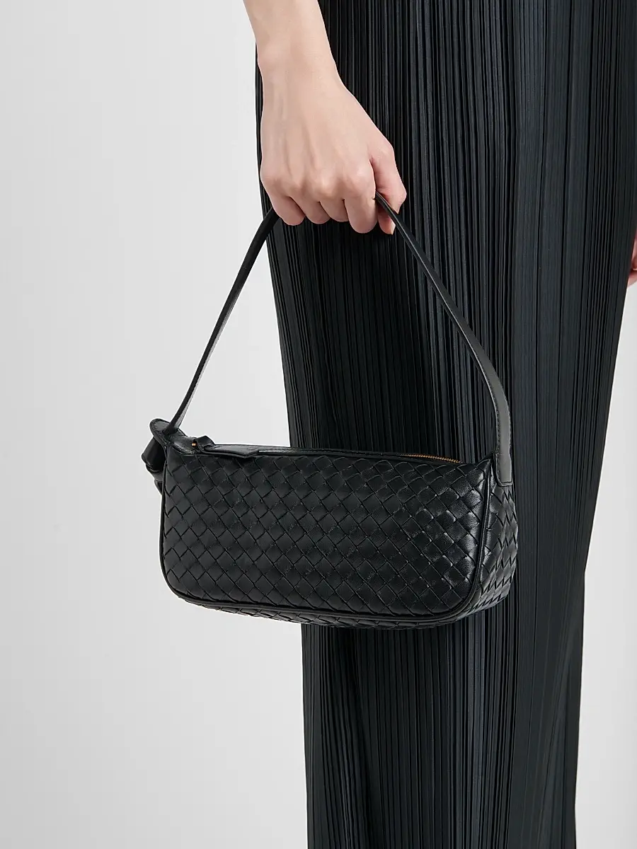 Bottega Veneta Women's Nodo Intrecciato Leather Shoulder Bag | Thumbnail 2