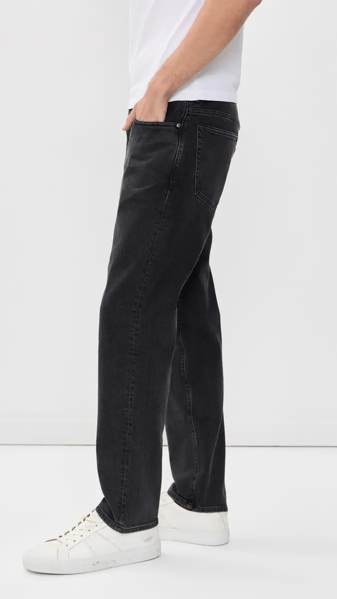 Madewell Relaxed Taper Jeans | Thumbnail 4 Madewell Relaxed Taper Jeans | Thumbnail 4