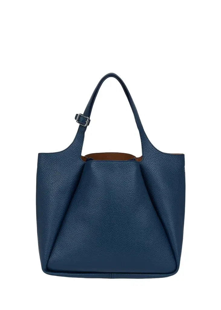 WE-AR4 The Trapeze Bucket 28 Bag