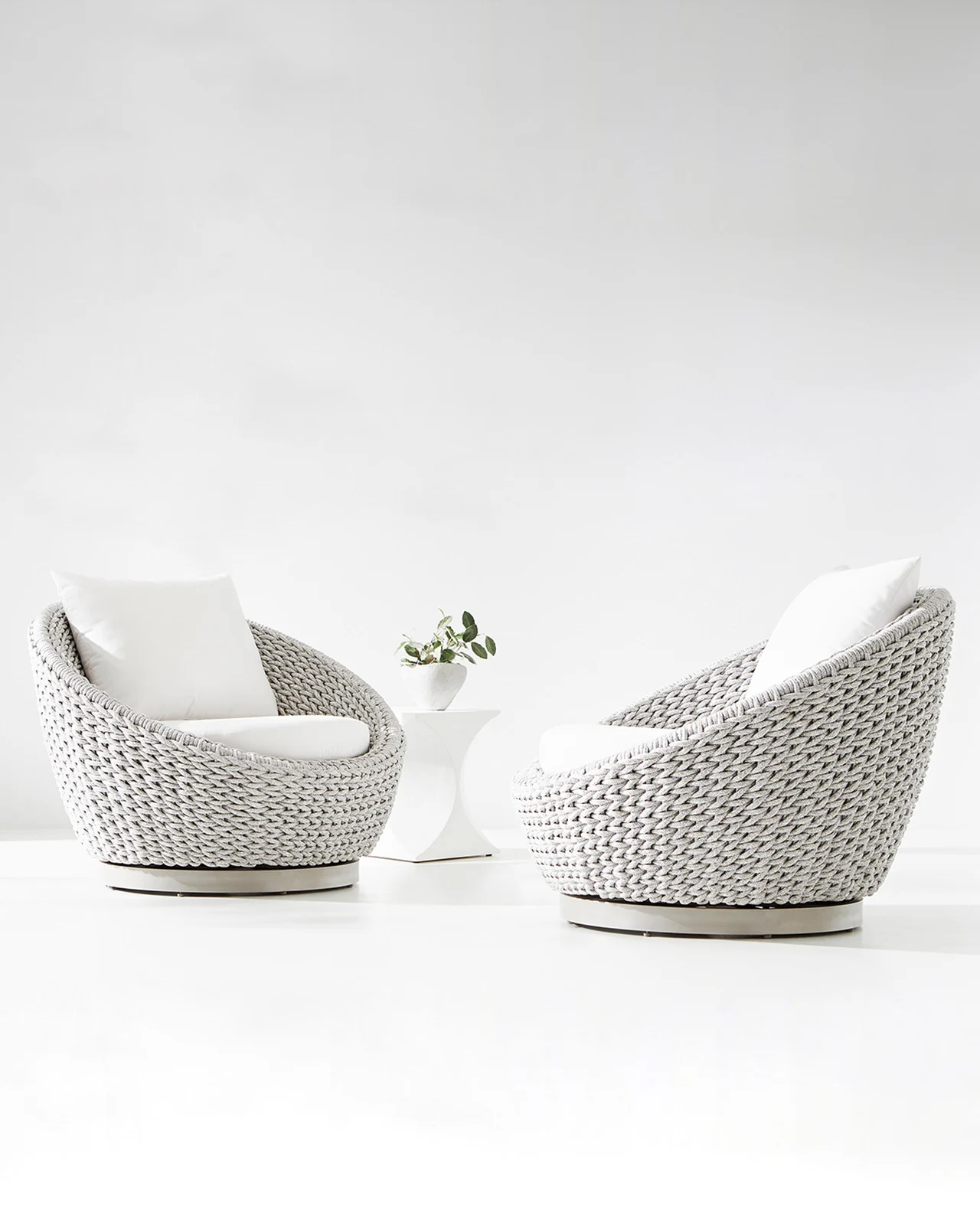 Bernhardt Exteriors Savaii Outdoor Swivel Chair