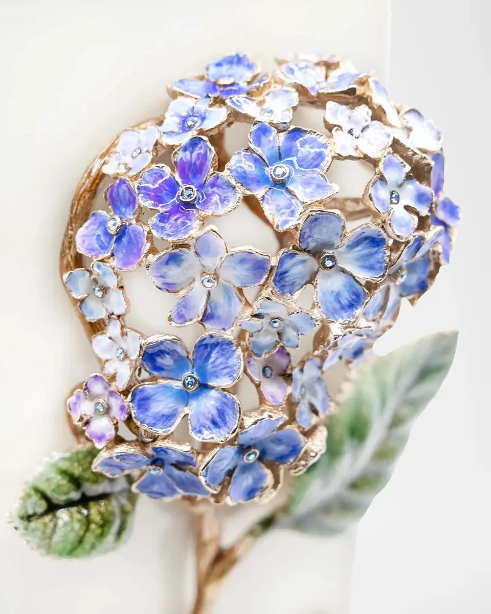 Jay Strongwater Isolde Hydrangea 14K-Gold-Plated & Porcelain Vase | Thumbnail 4