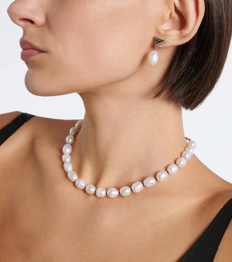 Prada Logo pearl earrings | Thumbnail 5