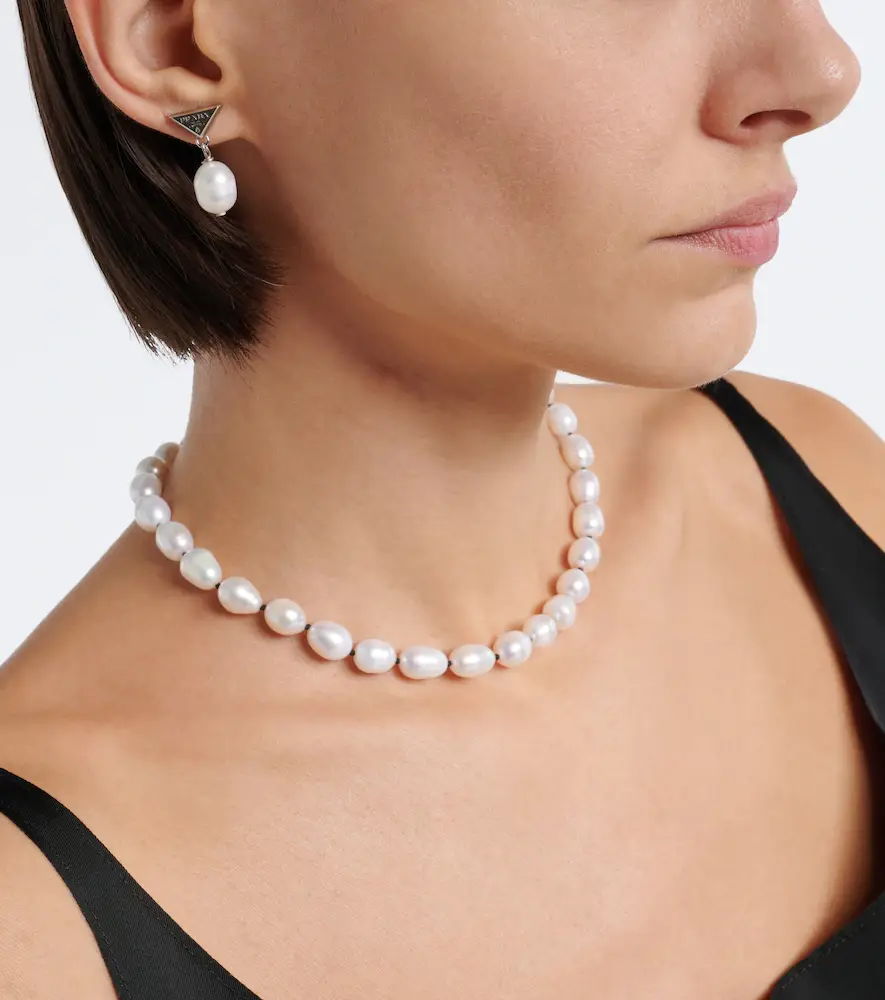 Prada Logo pearl earrings | Thumbnail 6