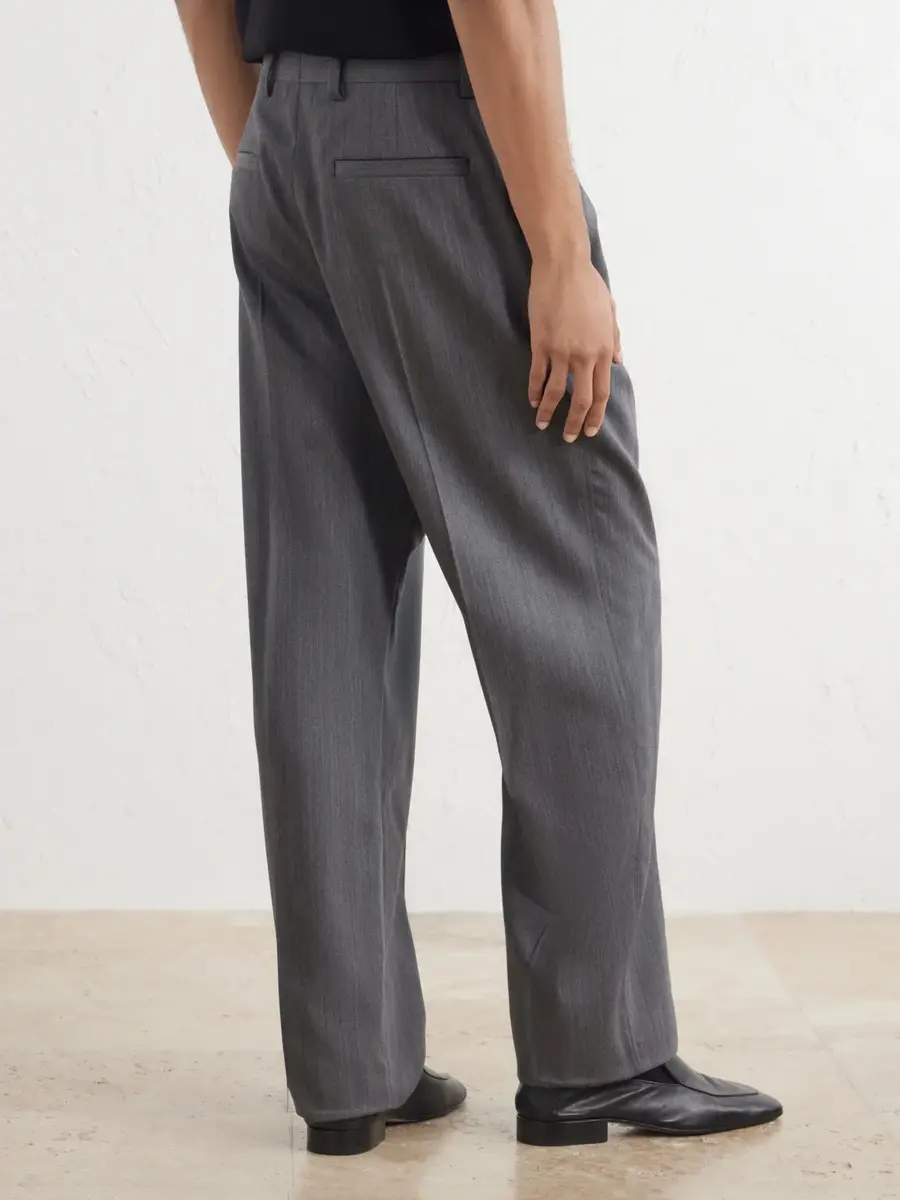 Valentino Garavani Straight-Leg Pleated Herringbone Virgin Wool Trousers - Men | Thumbnail 4