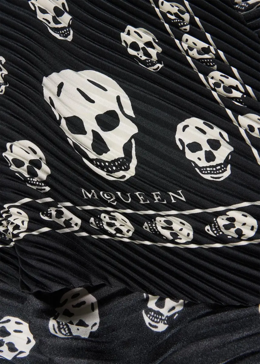 Alexander McQueen Pleated Silk Skull Scarf | Thumbnail 4 Alexander McQueen Pleated Silk Skull Scarf | Thumbnail 4