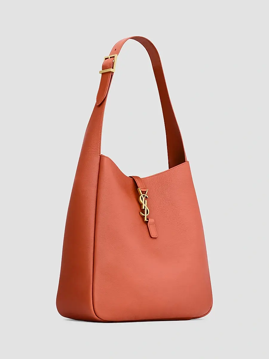 Saint Laurent Women's Le 5 À 7 Supple Large Shoulder Bag in Grained Leather - Dark Mandarin | Thumbnail 4 Saint Laurent Women's Le 5 À 7 Supple Large Shoulder Bag in Grained Leather - Dark Mandarin | Thumbnail 4