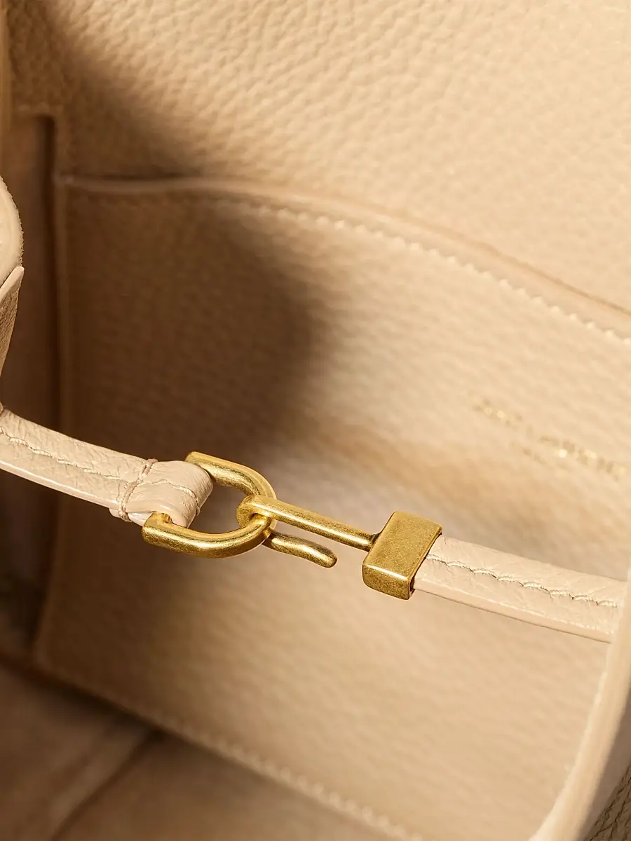 Saint Laurent Women's Le 5 À 7 Baby Bea Top Handle Bag in Grained Leather - Clear Beige | Thumbnail 9