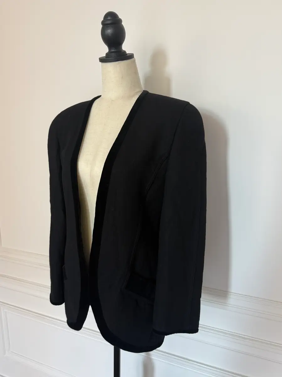 Jen Wonders Studio Louis Feraud Wool Blazer | Thumbnail 4 Jen Wonders Studio Louis Feraud Wool Blazer | Thumbnail 4