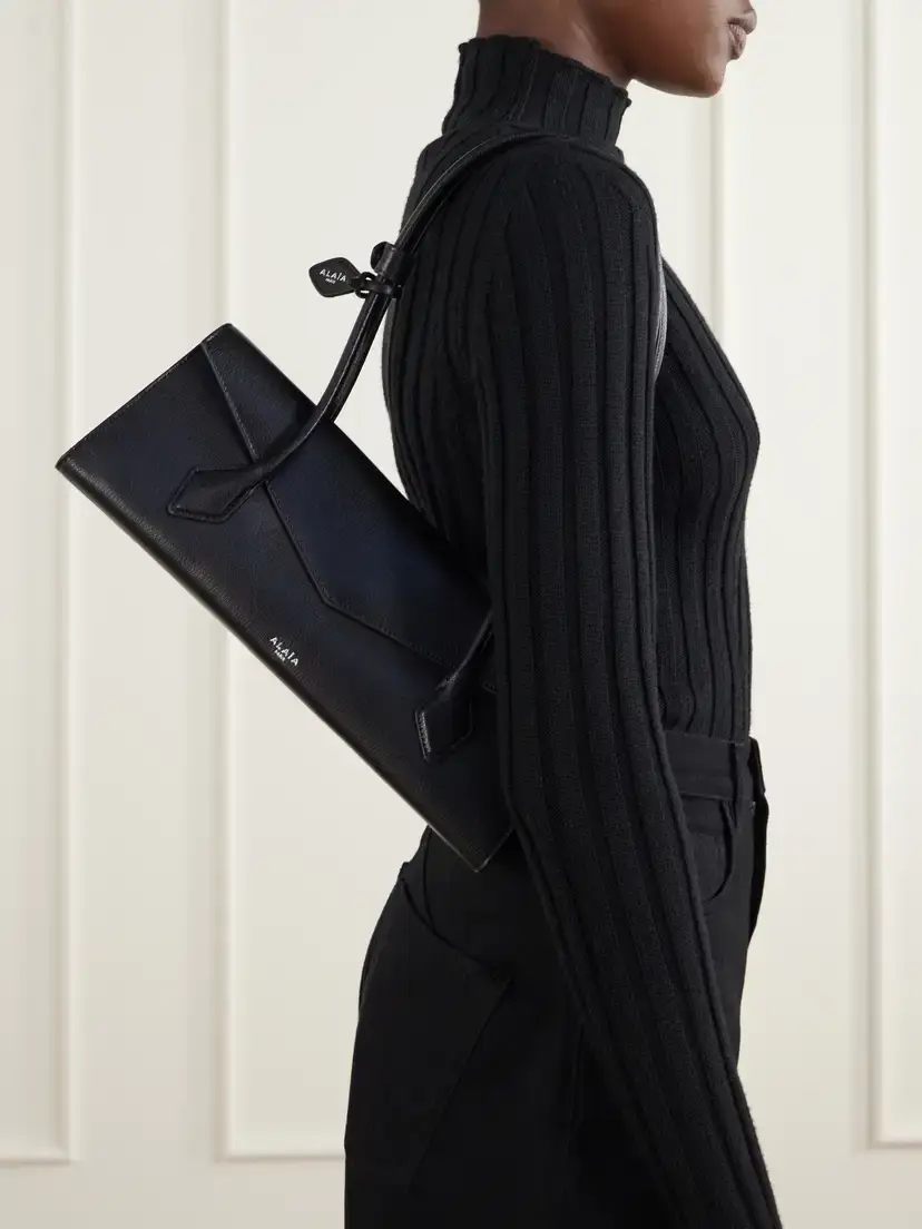 Alaïa Le Teckel Flat Medium Leather Shoulder Bag | Thumbnail 2 Alaïa Le Teckel Flat Medium Leather Shoulder Bag | Thumbnail 2
