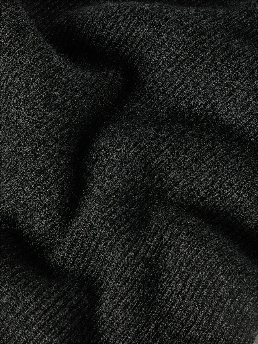 Brunello Cucinelli Women's Cashmere English Rib Knit Scarf | Thumbnail 4 Brunello Cucinelli Women's Cashmere English Rib Knit Scarf | Thumbnail 4